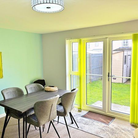 Villa 3 Bed House With Parking Near Airport Edimburgo Exterior foto