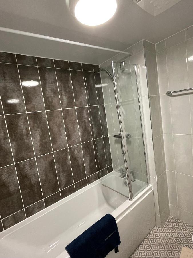 Villa 3 Bed House With Parking Near Airport Edimburgo Exterior foto