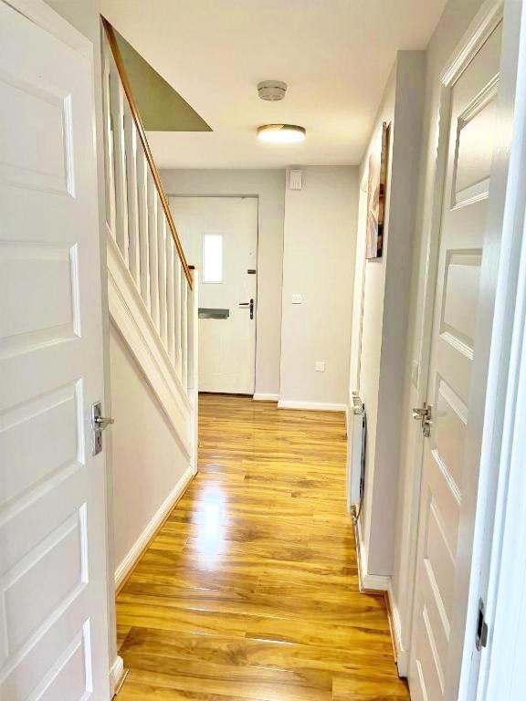 Villa 3 Bed House With Parking Near Airport Edimburgo Exterior foto