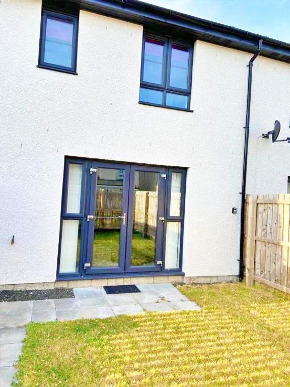 Villa 3 Bed House With Parking Near Airport Edimburgo Exterior foto