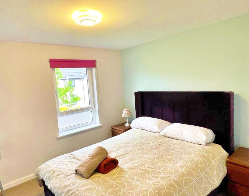 Villa 3 Bed House With Parking Near Airport Edimburgo Exterior foto