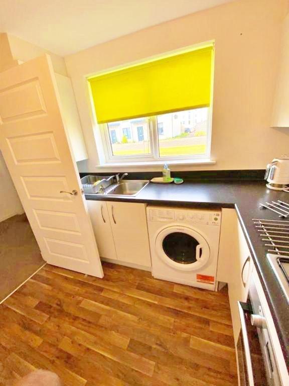 Villa 3 Bed House With Parking Near Airport Edimburgo Exterior foto