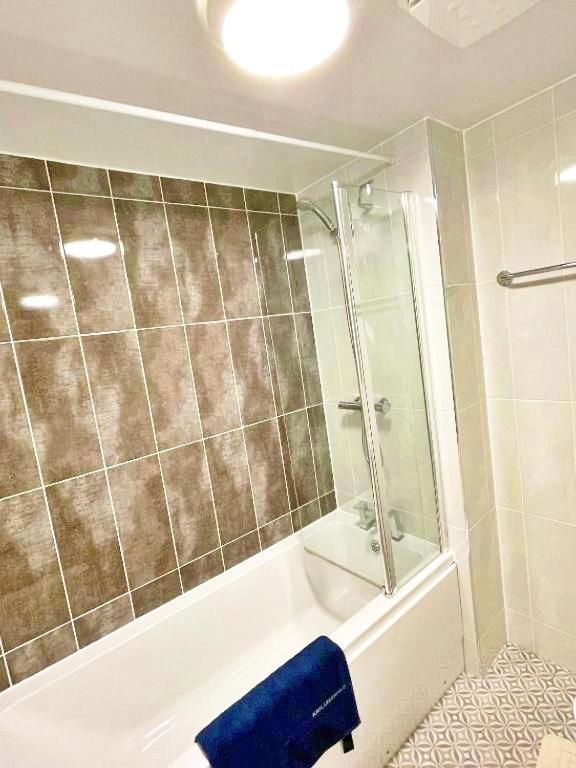 Villa 3 Bed House With Parking Near Airport Edimburgo Exterior foto