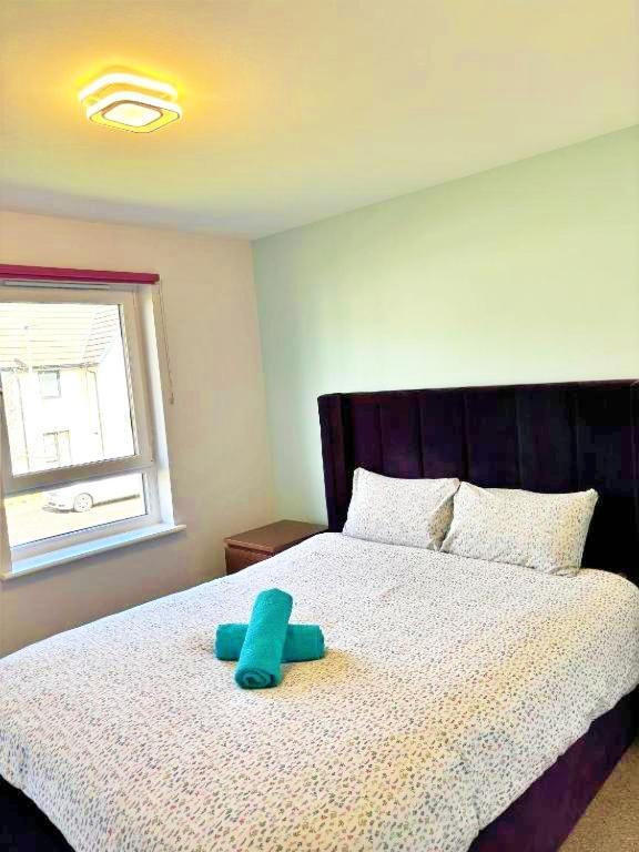 Villa 3 Bed House With Parking Near Airport Edimburgo Exterior foto